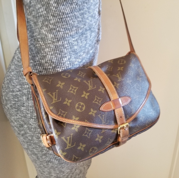 Louis Vuitton Saumur 30 crossbody bag - Picture 2 of 8